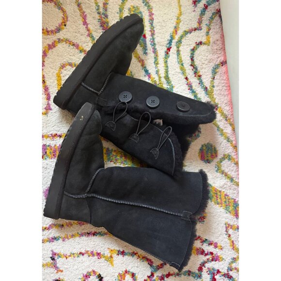 UGG Classic Tall Bailey Button Triplet Sheepskin Boots ā Black ā Size US 7 - Picture 1 of 2